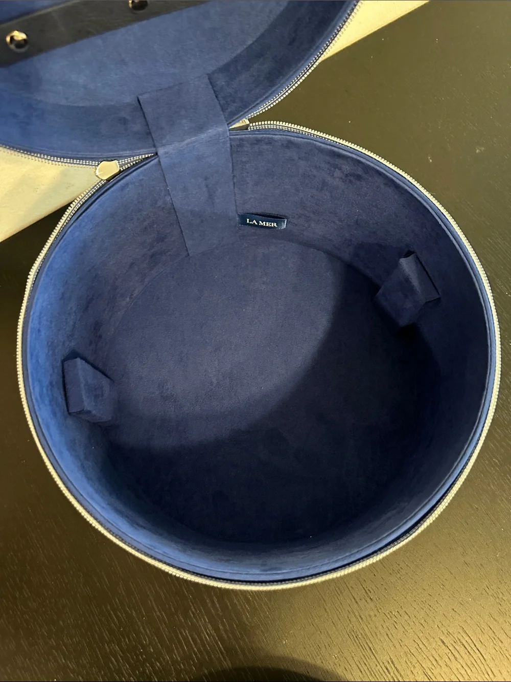 La Mer round quilted